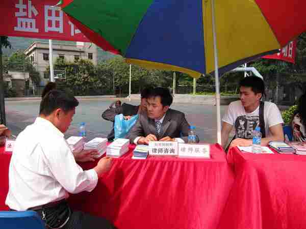 知明律师以实际行动支持“法治大运”