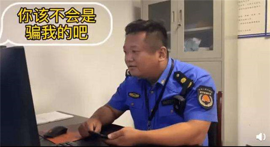 消失多年的地摊,为何又回来了?