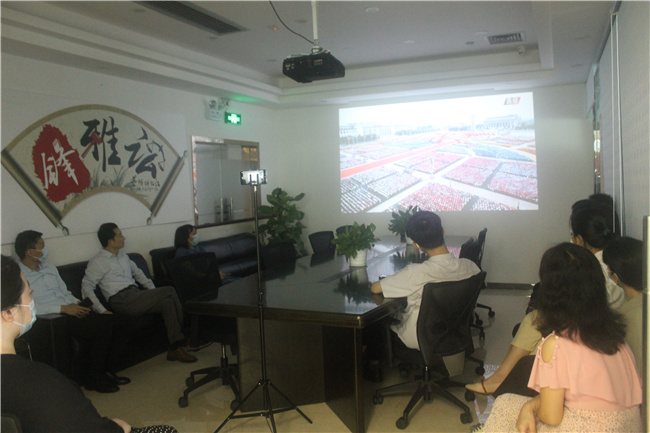 党领航船，知明永随，民族复兴，中国万岁！