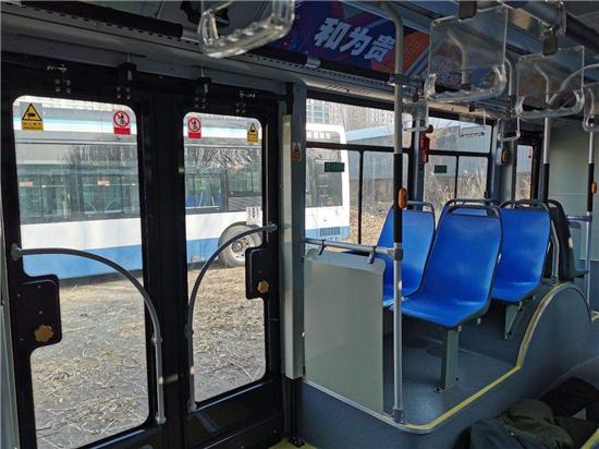 公交司机未到站点放人下车，8岁孩童意外身亡谁来负责？