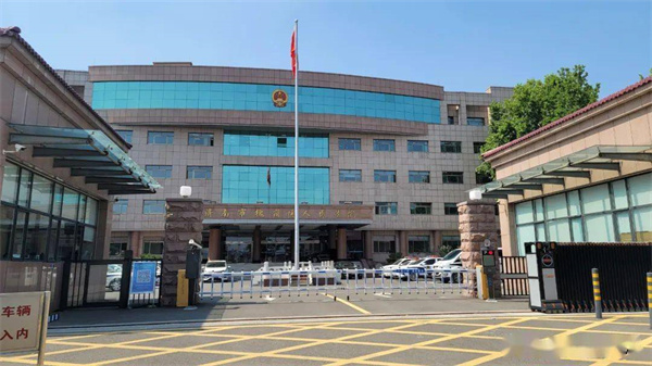小区业主物业有纠纷，私自公开判决不合适