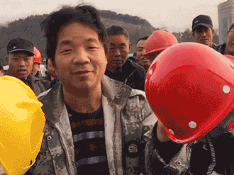 登高作业，要系好人生的安全扣