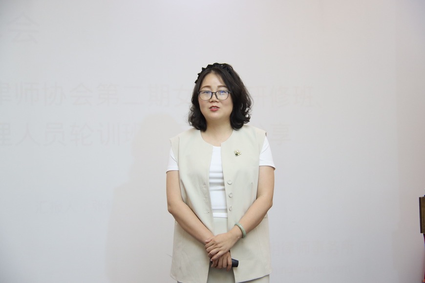 从自我认知到职场魅力，助力律师成长新篇章