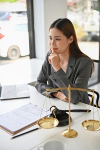 深圳交通事故责任怎么定赔偿怎么算？知明律师解答