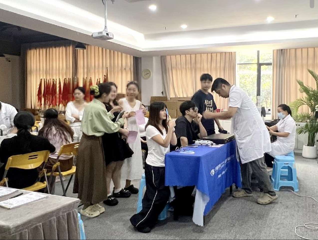 深圳企业公益义诊进工厂，律师提醒：眼健康筛查背后的工伤认定与用工合规风险